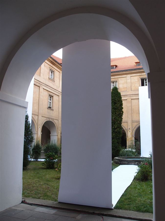 (Inter)spaces